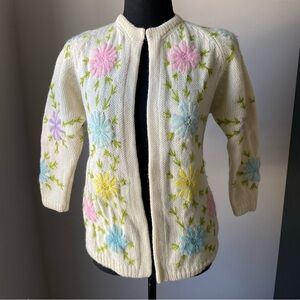 Women’s Jeri-Jo NY 100% Wool Made in Taiwan White Pastel Embroidered sweater